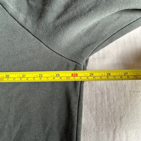 Under Armour Sweatshirt XL Army Green Hoodie Like New - Picture 5 of 6